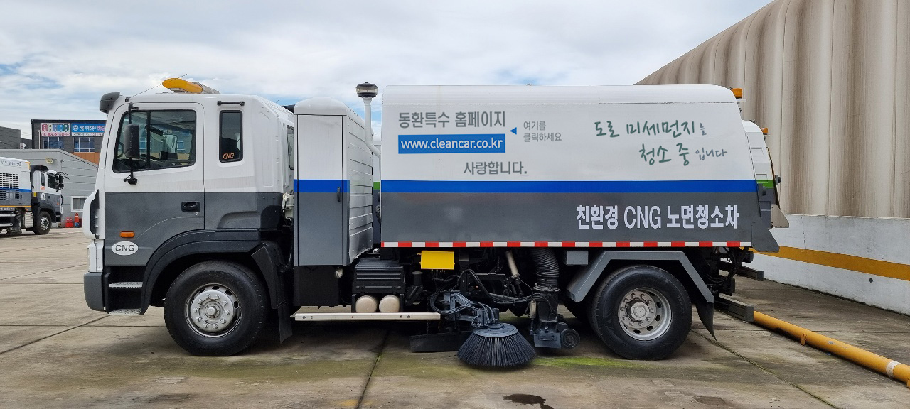 친환경 분진흡입 청소차 이미지
